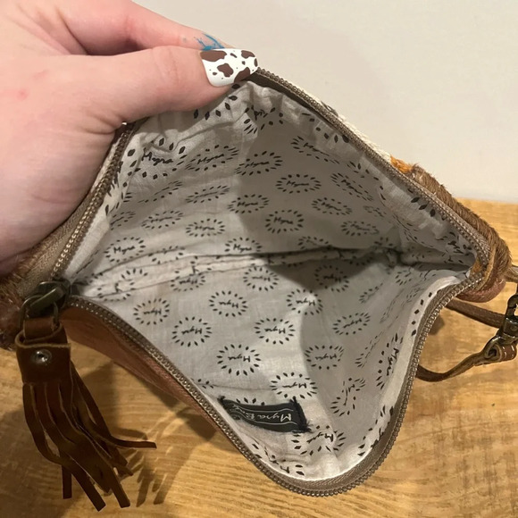 Myra bag Aztec and genuine cowhide make up/ toiletries bag or wristlet Nwot - Picture 3 of 6